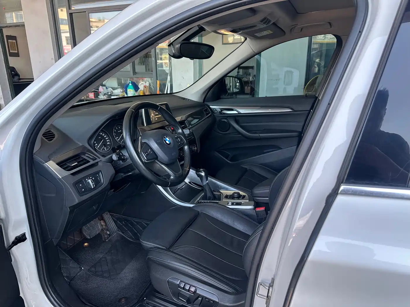 BMW X1 2018 sDrive18Li Premium Model фото 12