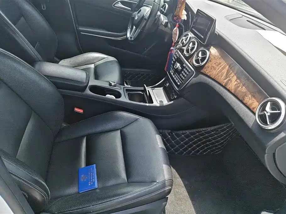 Mercedes-Benz GLA 2015 GLA 260 4MATIC Sport фото 8