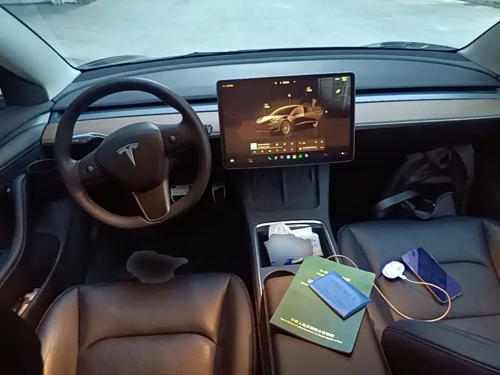 Фото 10 - Tesla Model 3