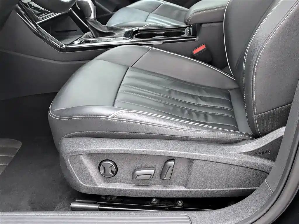 Volkswagen Passat 2023 Facelift 330TSI Elite Edition фото 20