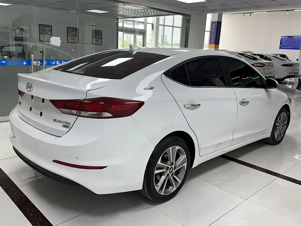 Hyundai Elantra 2016 Model 1.6L Automatic Smart Elite фото 12