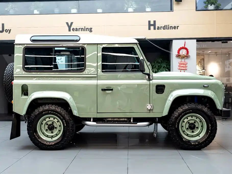 Land Rover Defender фото 3