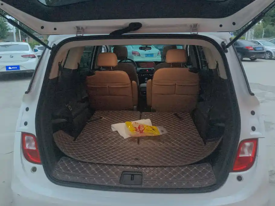 Photo 4 - Buick GL6