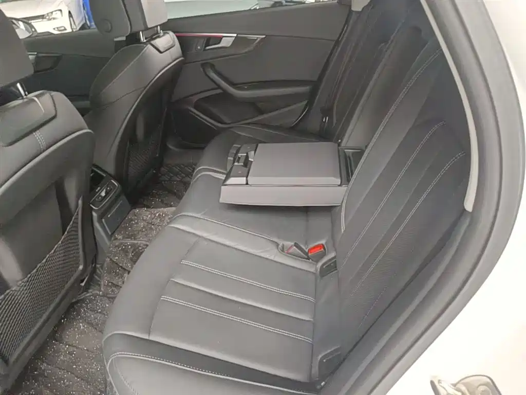 Audi A4L 2020 40 TFSI Luxury Dynamic фото 17