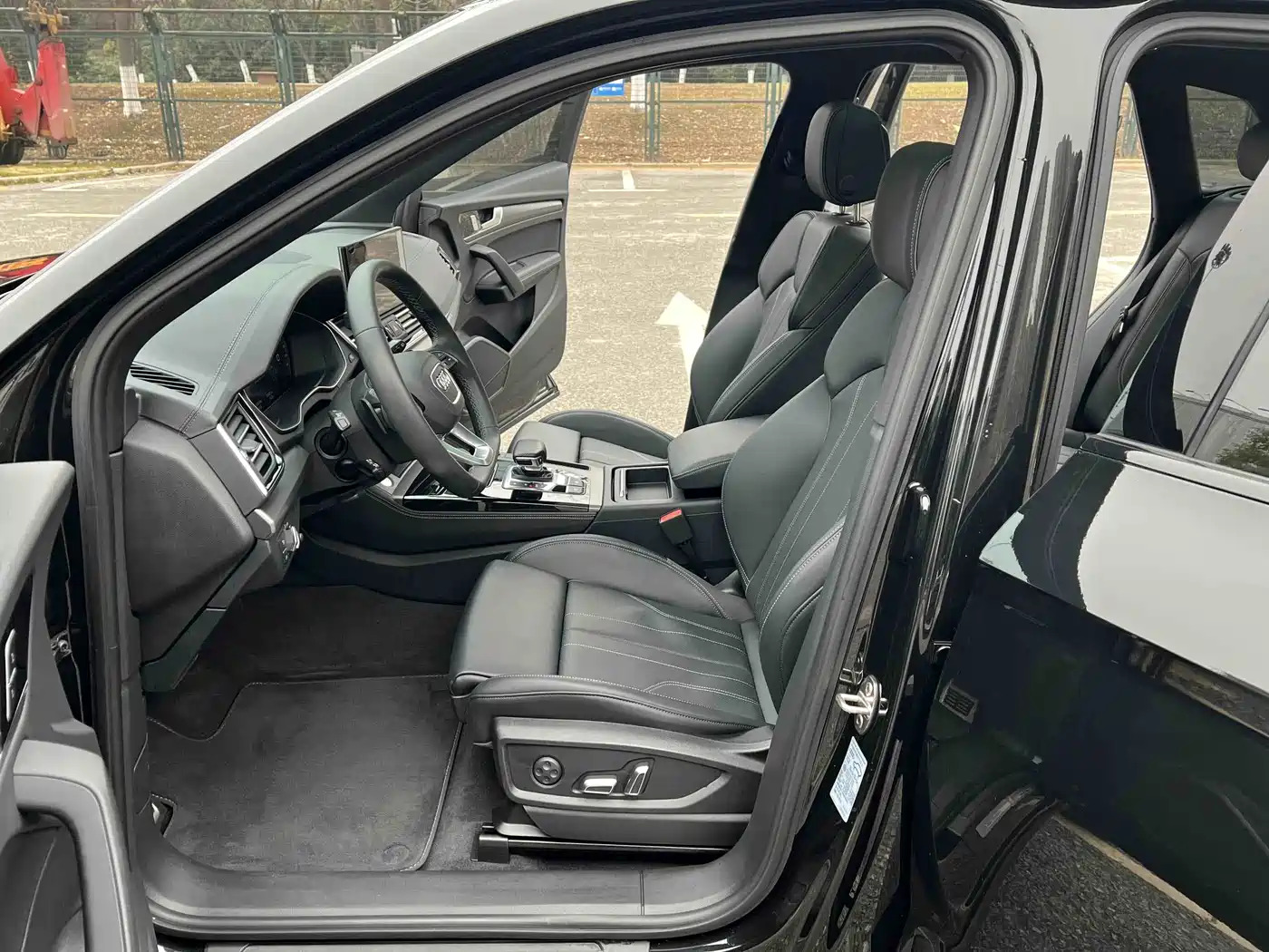 Audi Q5L 2024 Model 40 TFSI Luxury Dynamic фото 4
