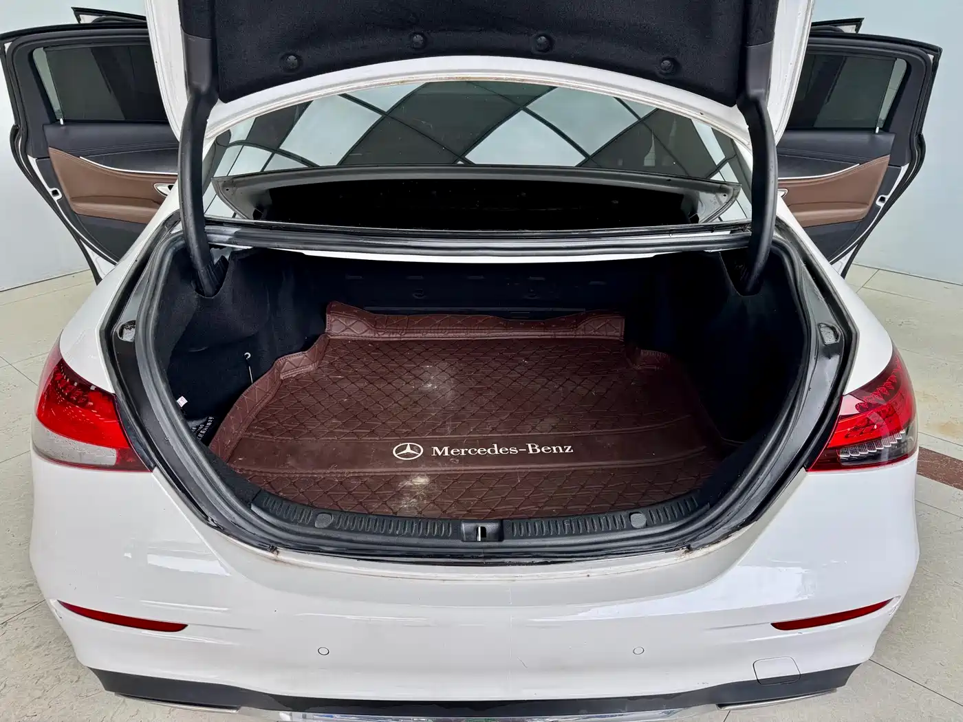 Mercedes-Benz E-Class 2017 E 300 L Sport Luxury фото 23