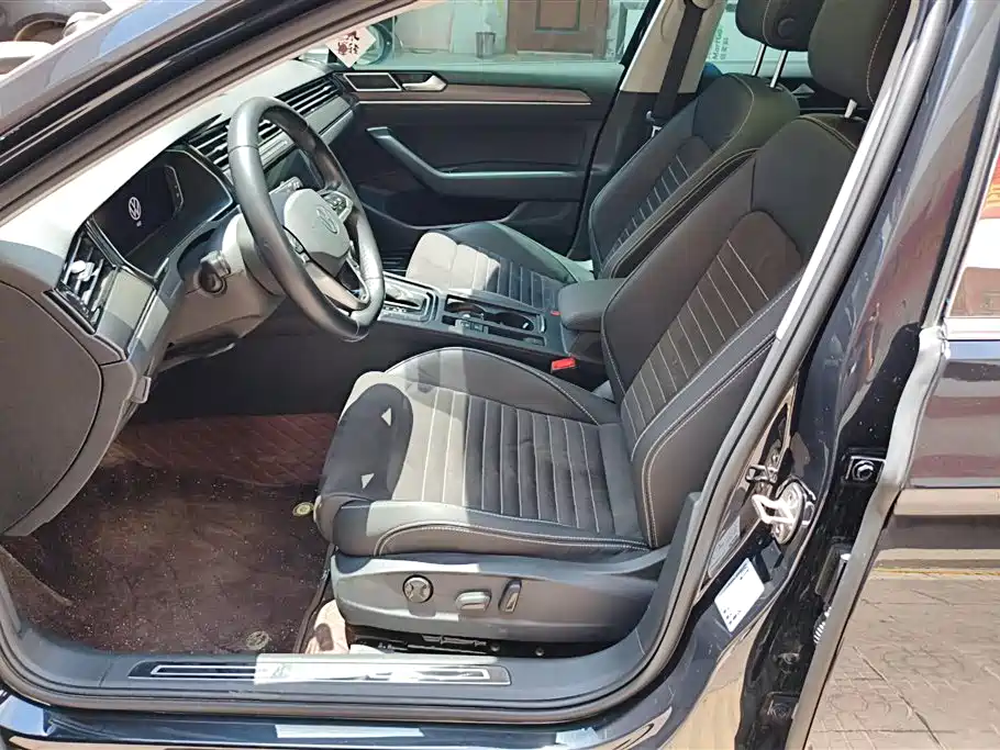 Volkswagen Magotan 2021 330TSI DSG 30th Anniversary Edition фото 9