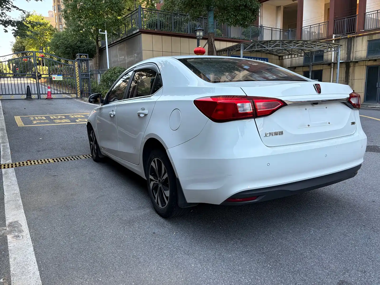 Фото 9 - Roewe 360