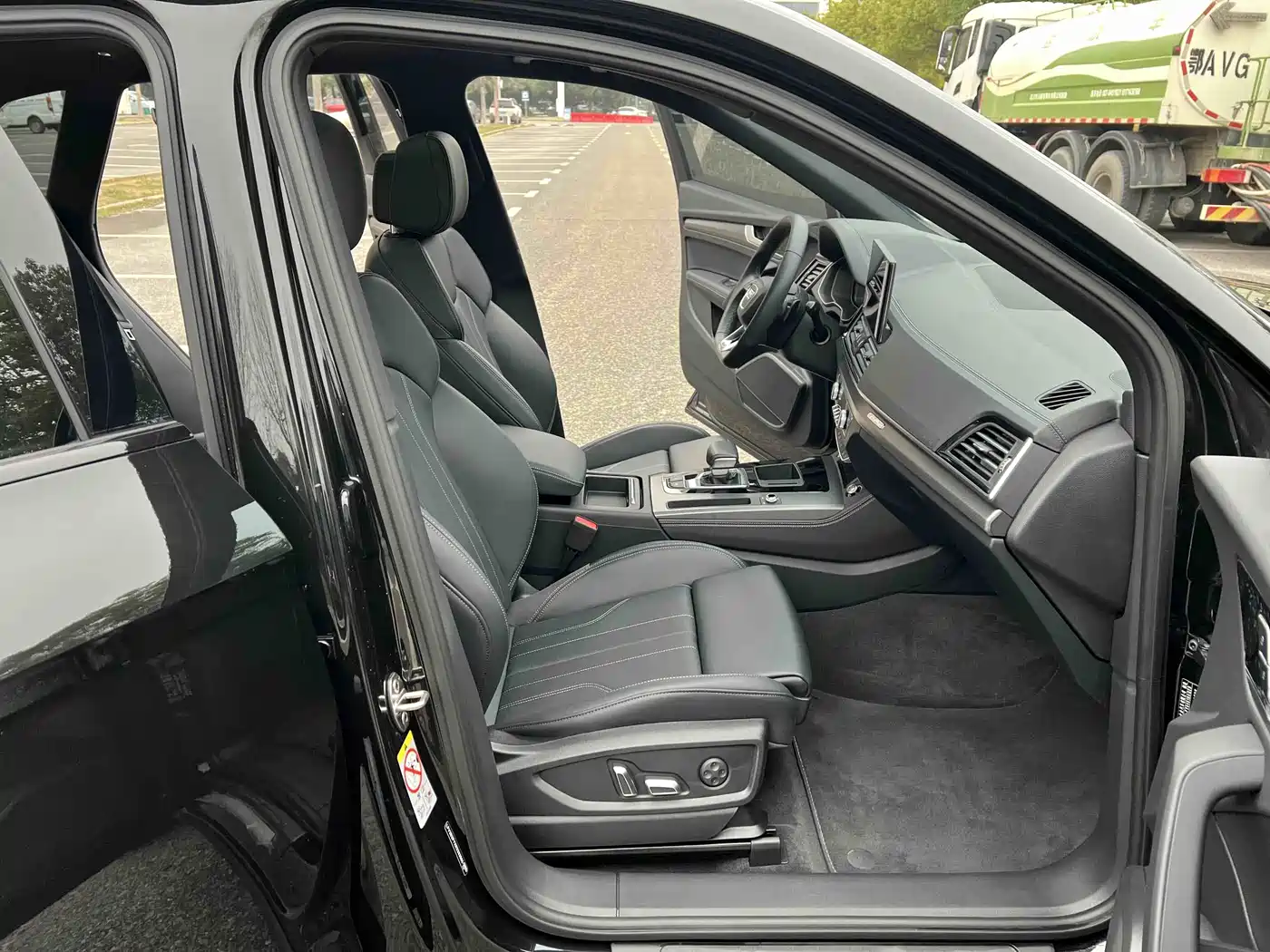 Audi Q5L 2024 Model 40 TFSI Luxury Dynamic фото 8