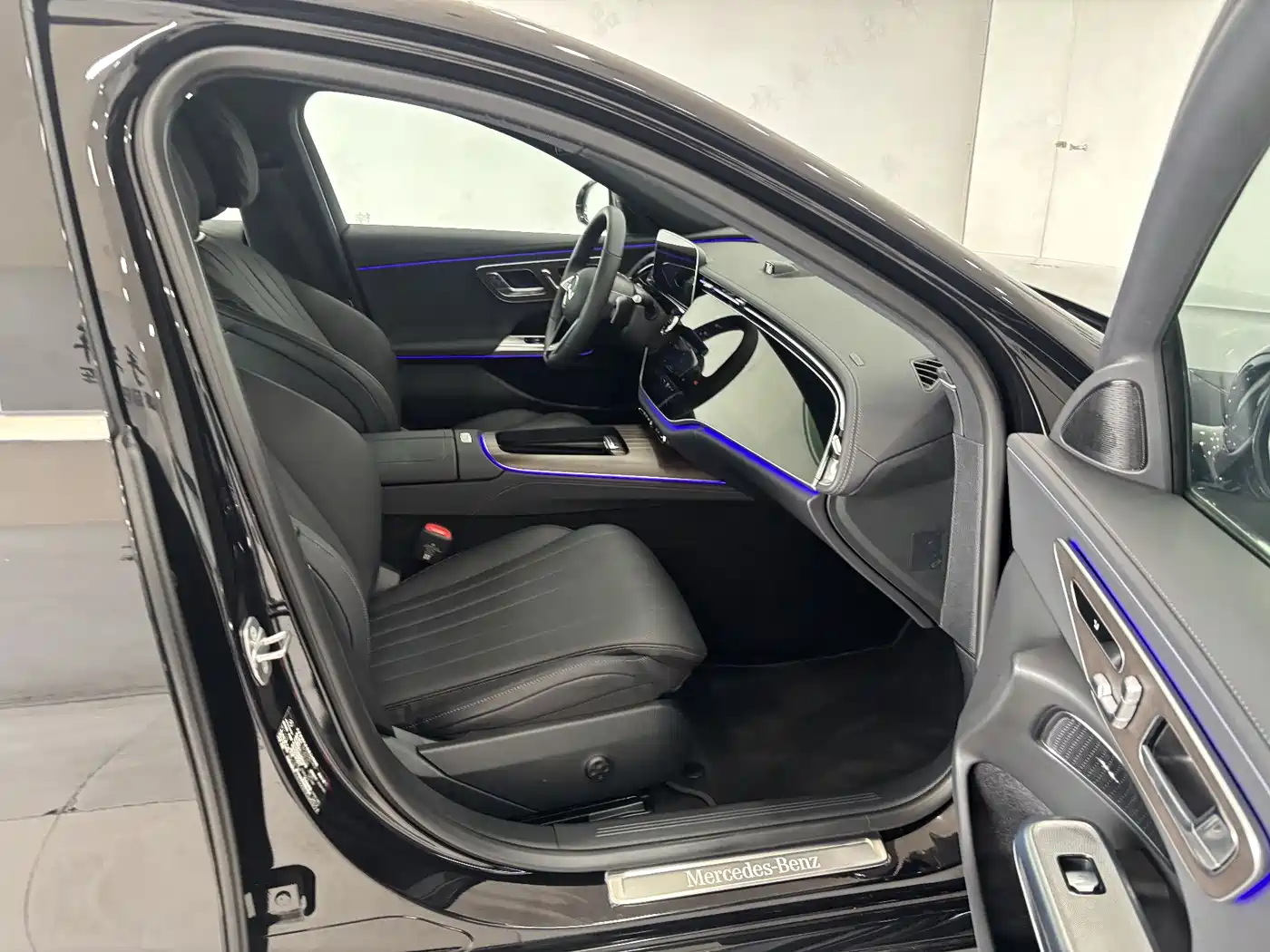 Mercedes-Benz E-Class New Energy 2024 E 350 e L Plug-in Hybrid Sedan фото 27