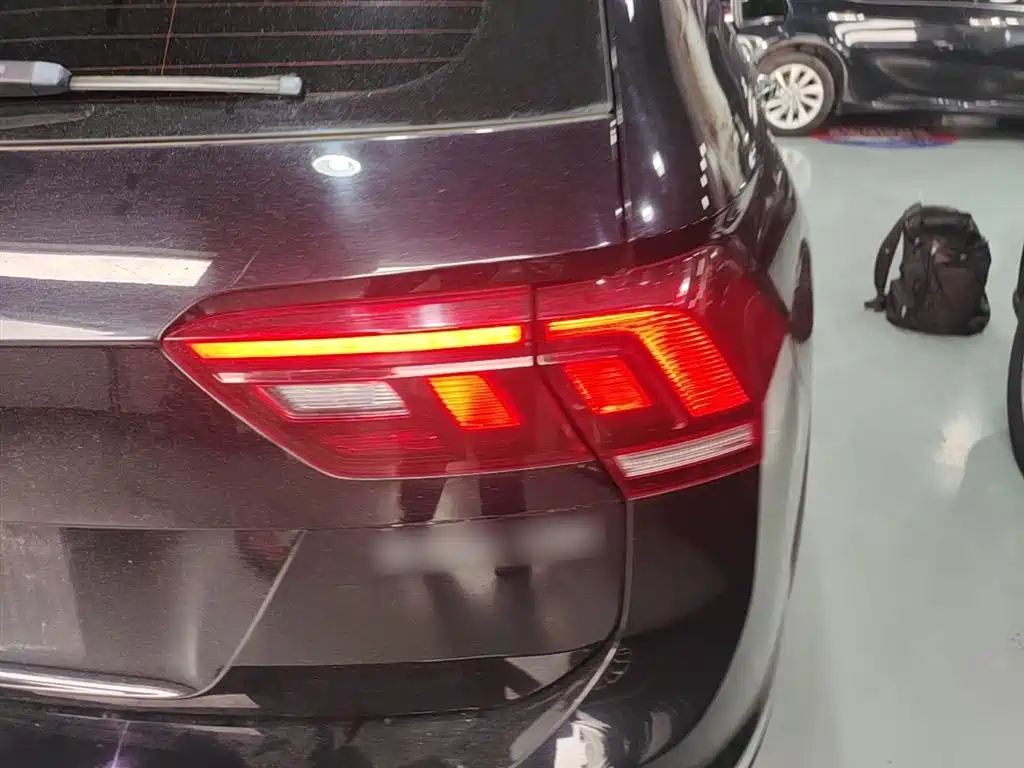 Volkswagen Tiguan L 2021 330TSI Automatic 2WD R-Line Premium фото 8