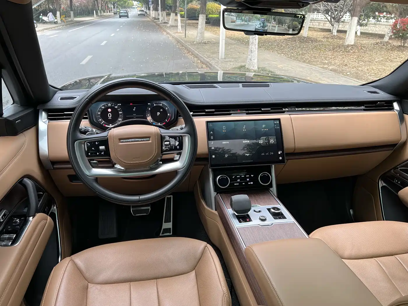 Land Rover Range Rover 2023 3.0 L6 360PS Golden Age Edition фото 16
