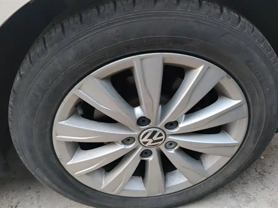 Volkswagen Sagitar 2014 1.6L Manual Comfort фото 6