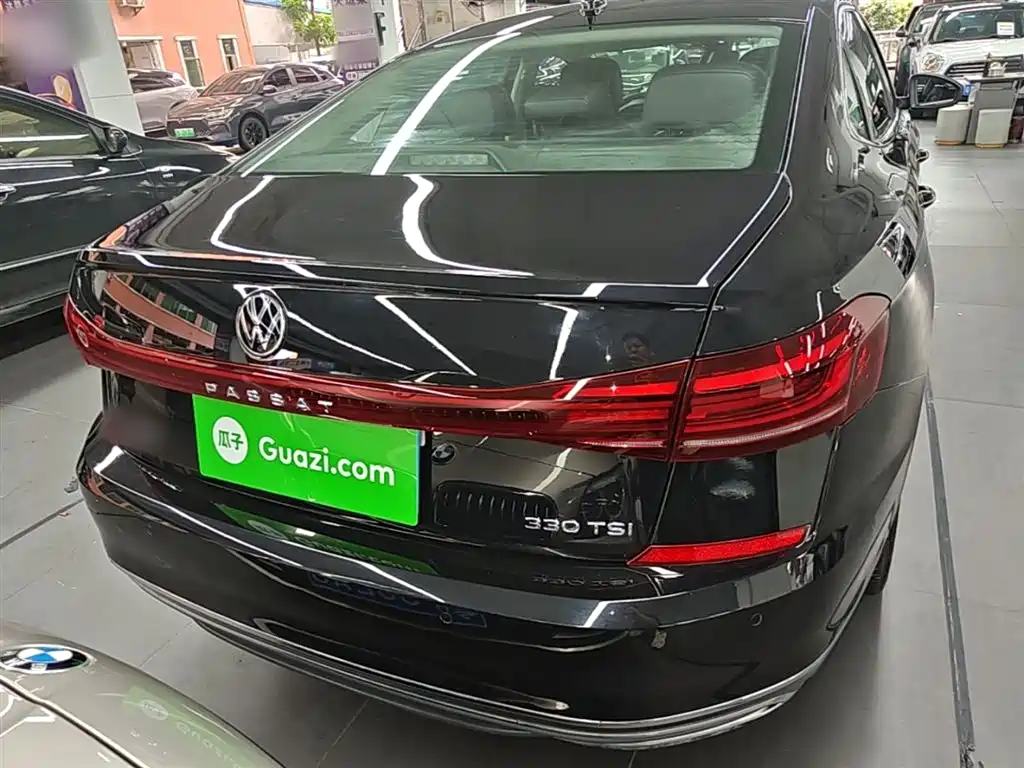 Volkswagen Passat 2022 330TSI Starlight Luxury Edition фото 6