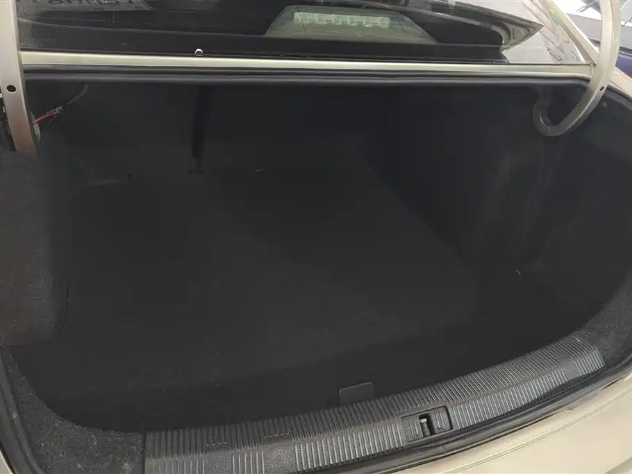 Volkswagen Bora 2016 Model 1.6L Automatic Fashion фото 4