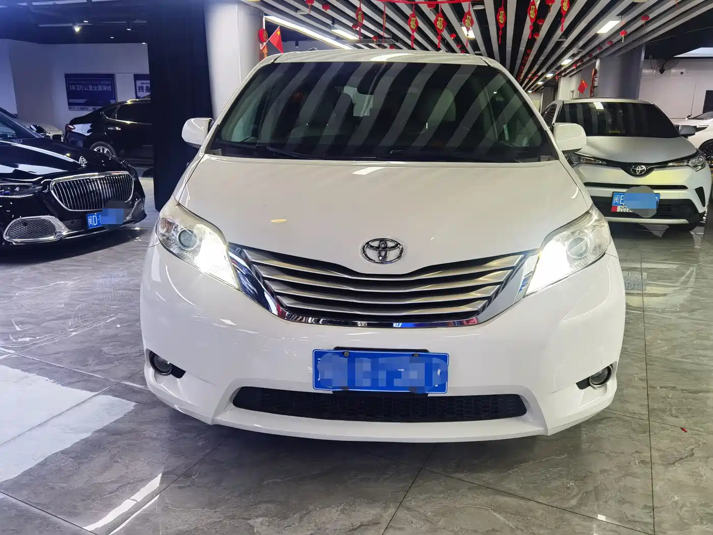 Toyota Sienna 2011 3.5L 4WD Automatic фото 2