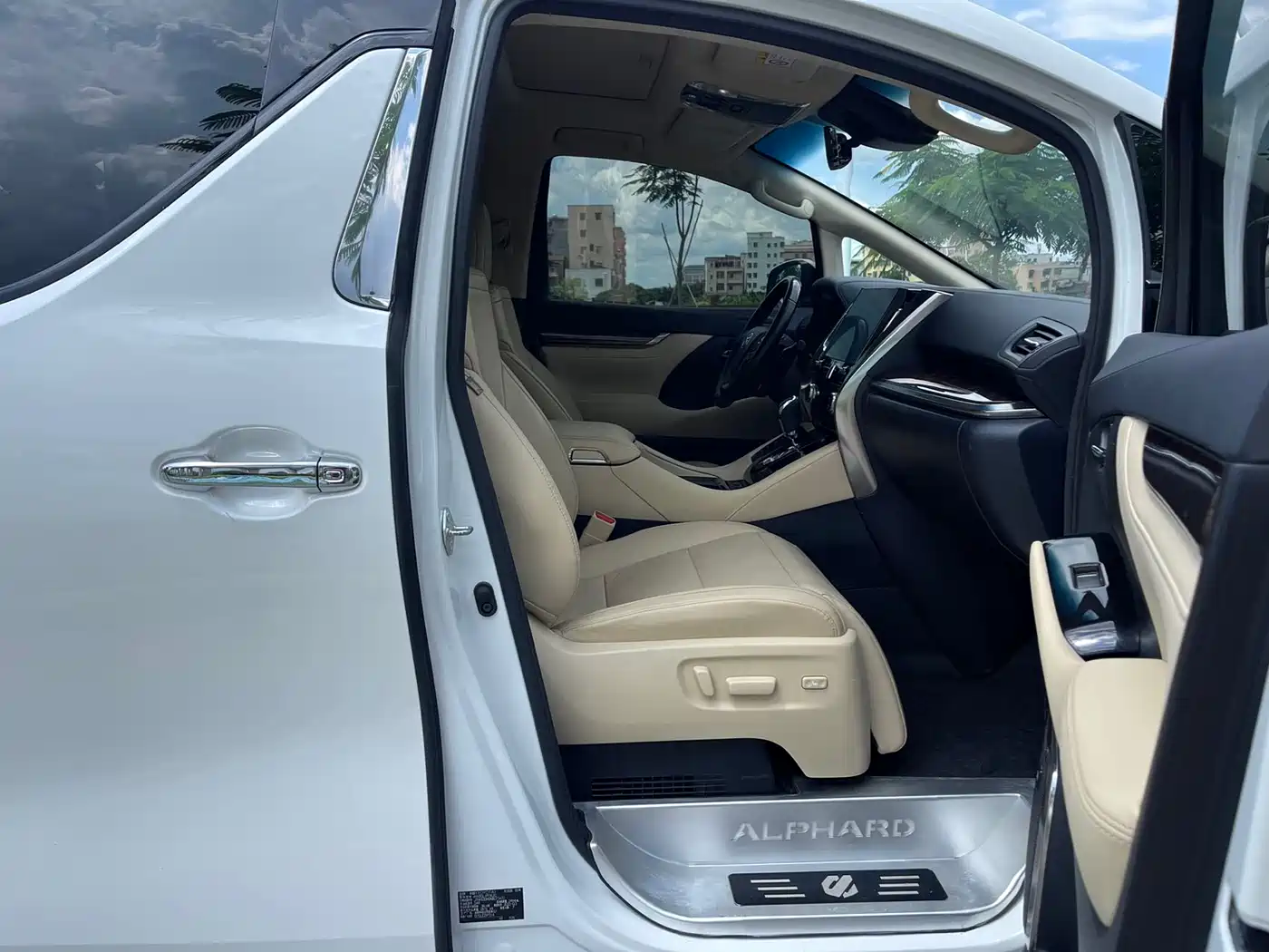 Toyota Alphard 2021 Hybrid 2.5L Luxury фото 11