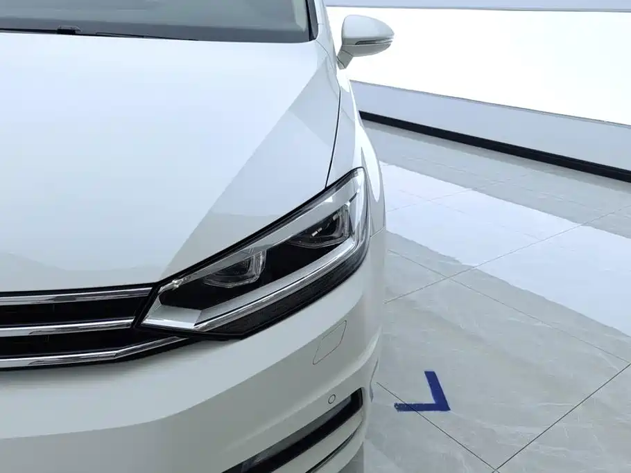 Volkswagen Touran 2017 2016 Touran L 330TSI DSG Luxury