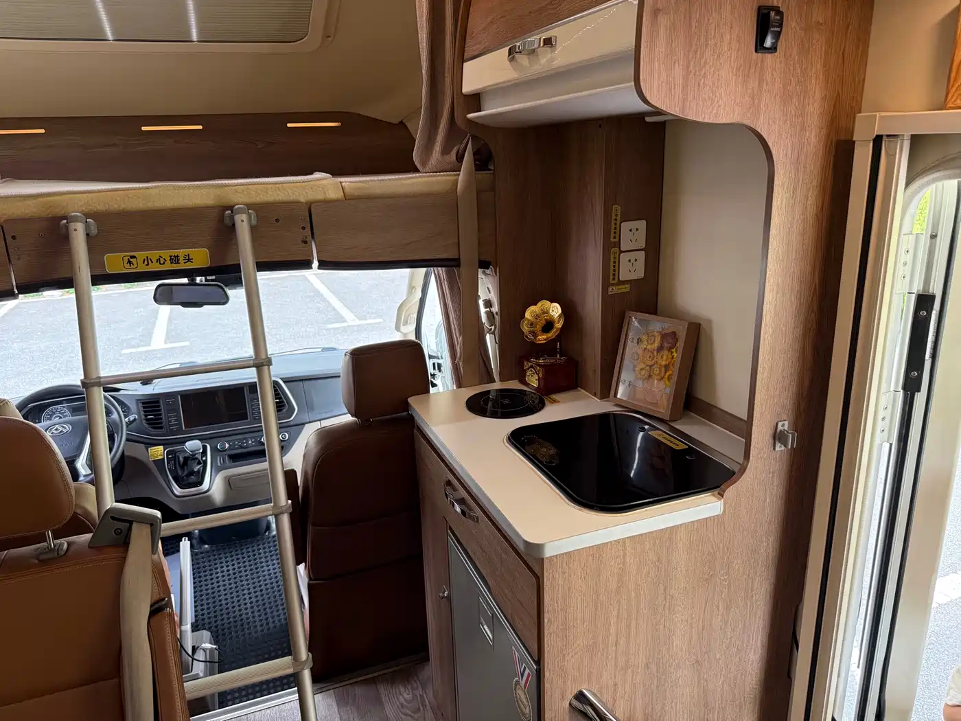 SAIC Maxus V80 RV 2021 2.0T Life Home V80 RV Horizontal Bed фото 18