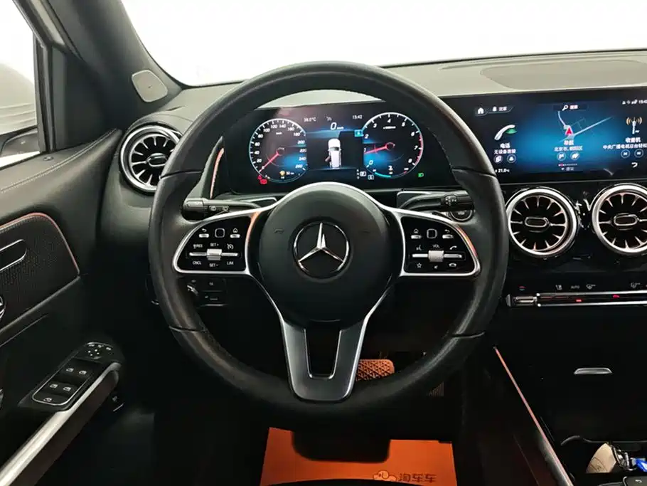 MERCEDES-BENZ GLB
