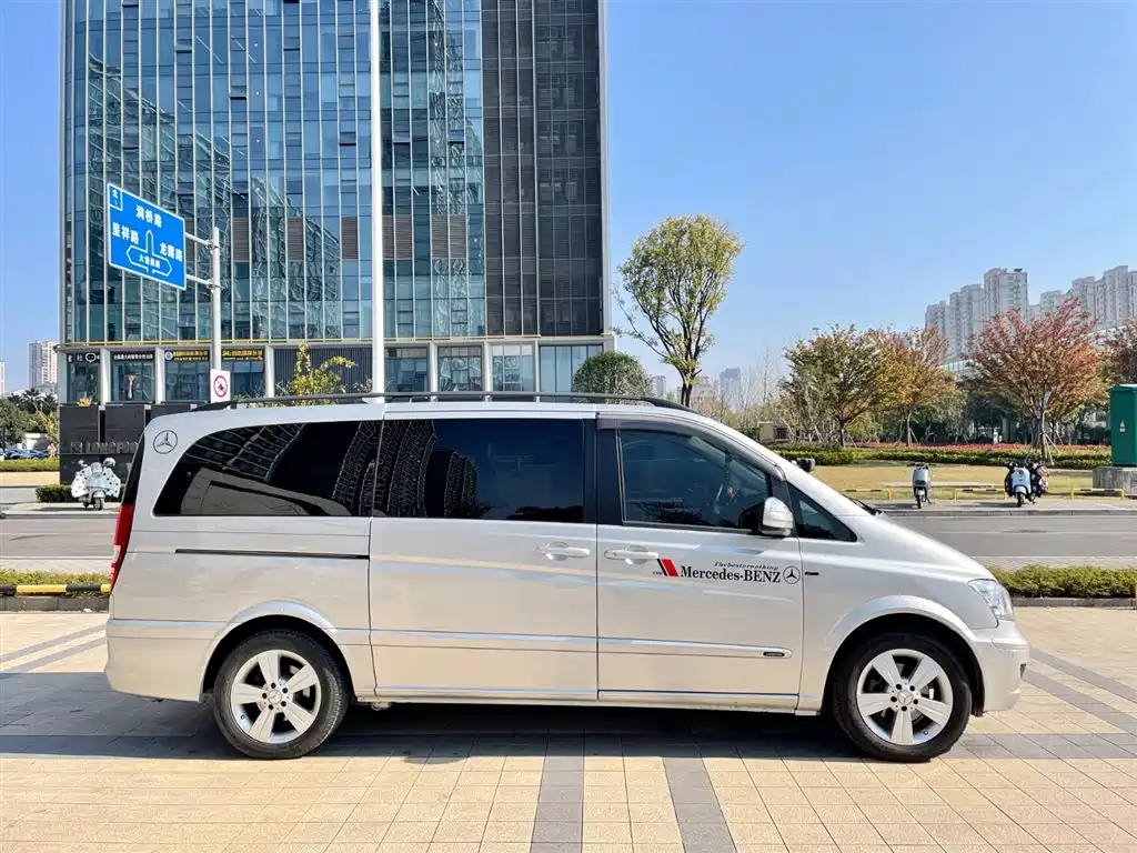 Mercedes-Benz Viano 2011 2.5L Prestige Edition фото 15