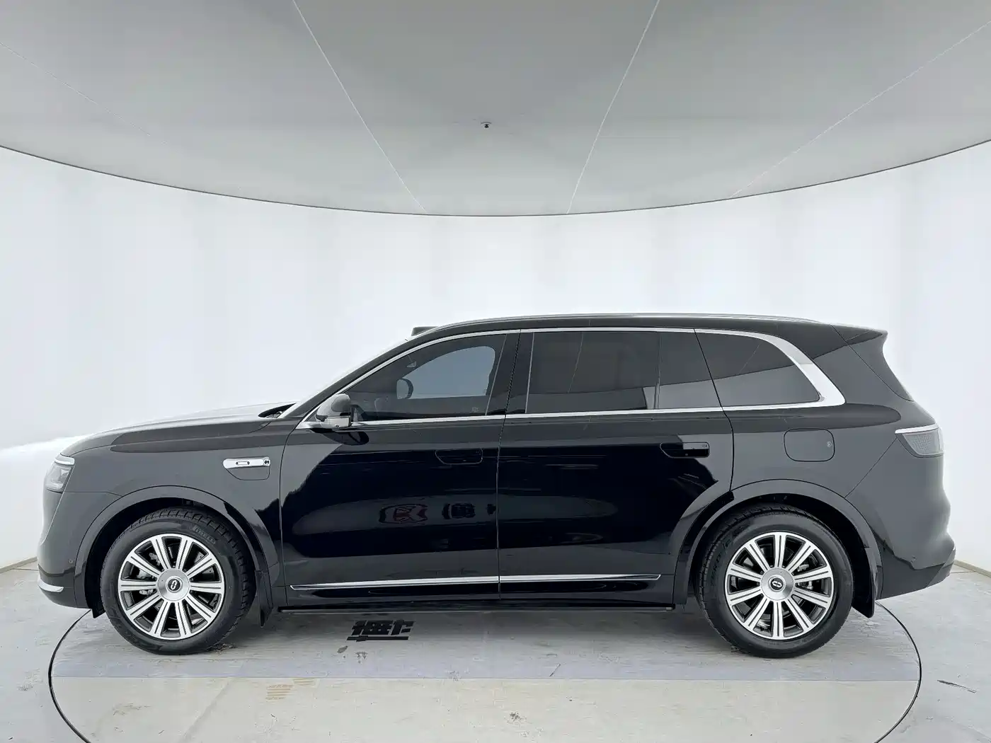 AITO Wenjie AITO M8 2025 Range Extender Max+ Edition 53.4kWh 5-seater фото 3