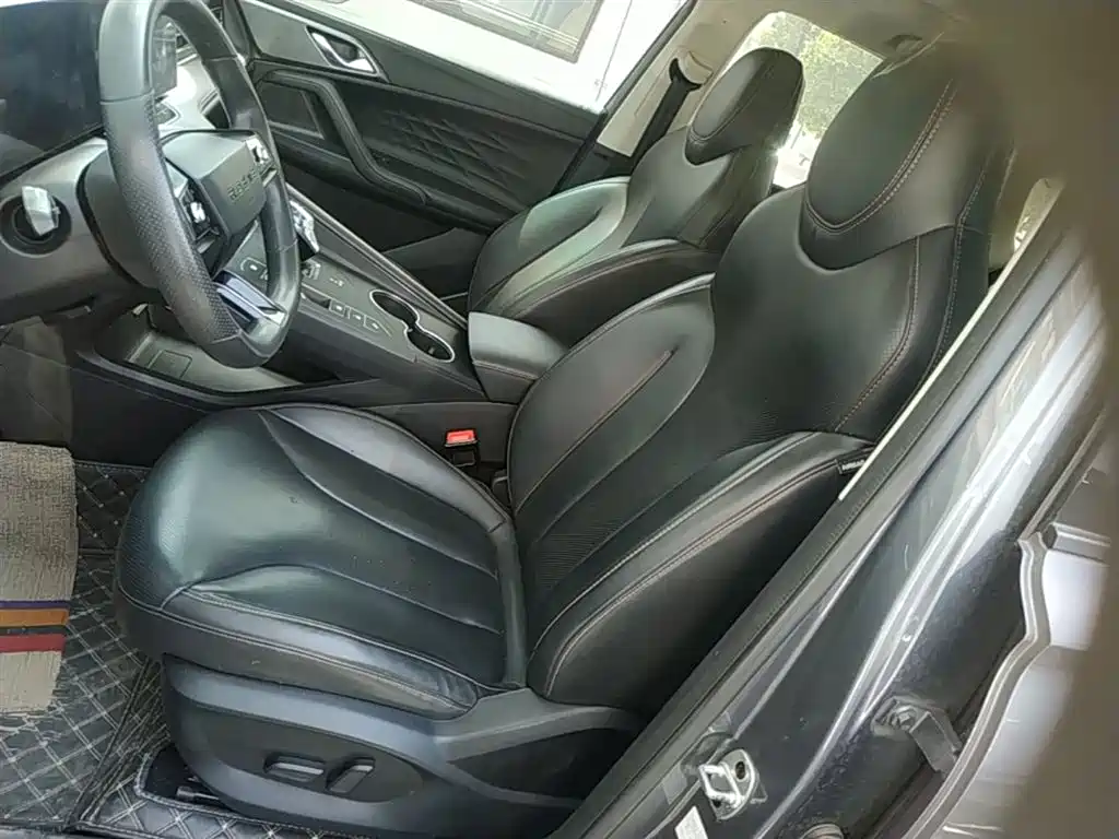 ROEWE RX5 NEW ENERGY