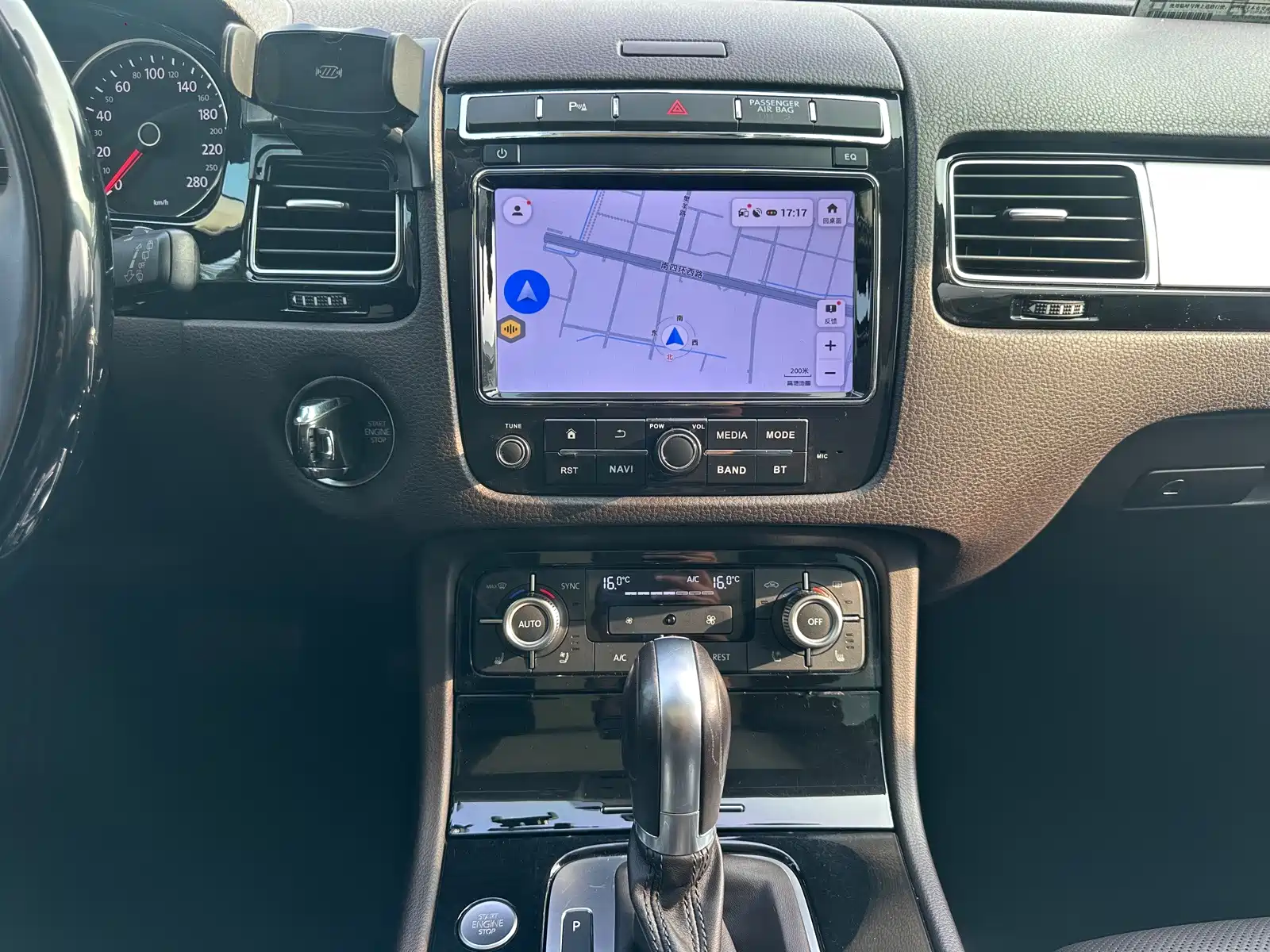 Фото 20 - Volkswagen Touareg