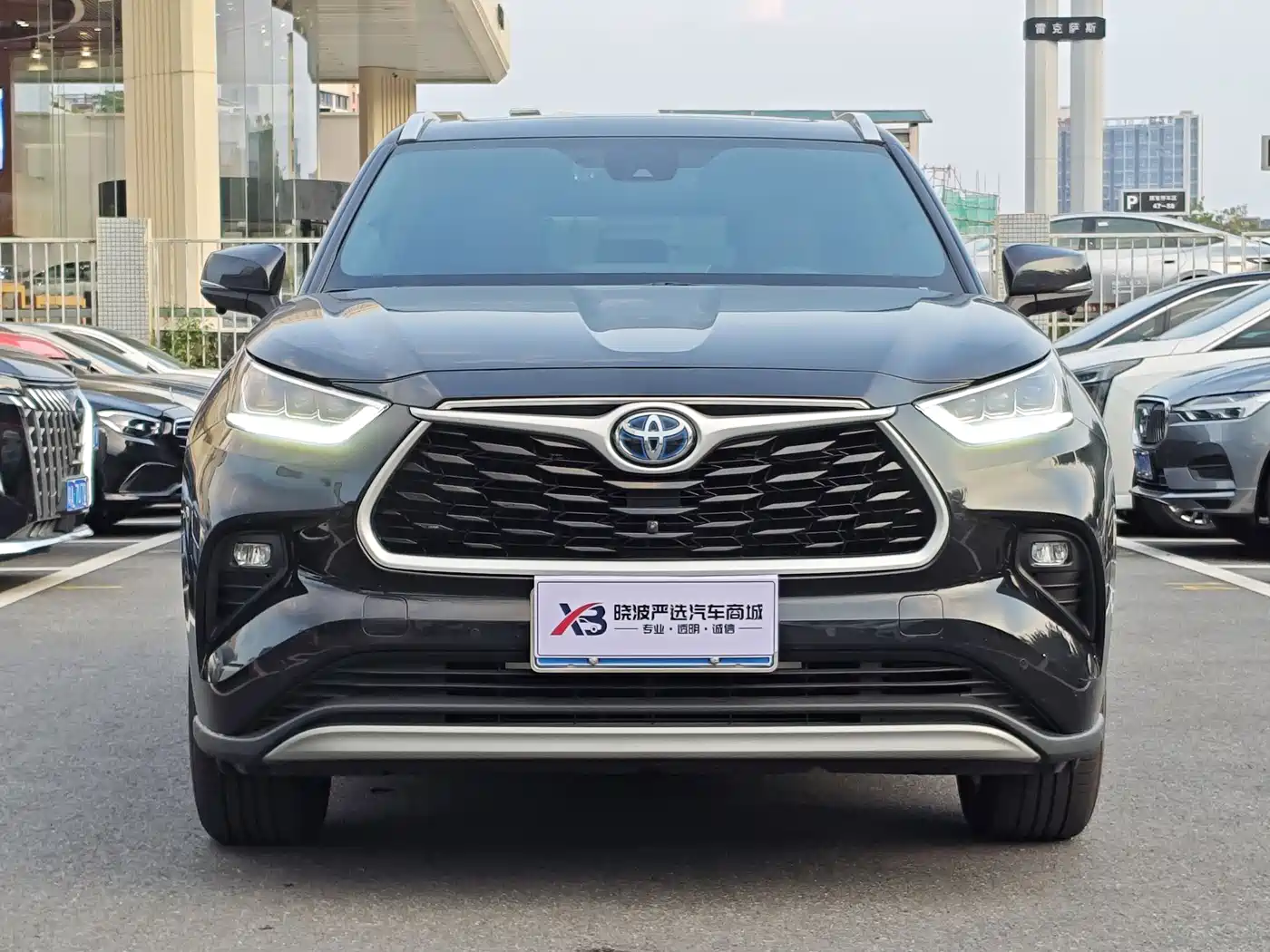 Toyota Highlander 2023 2.5L Smart Hybrid Dual Engine AWD Premium 7-Seater фото 2