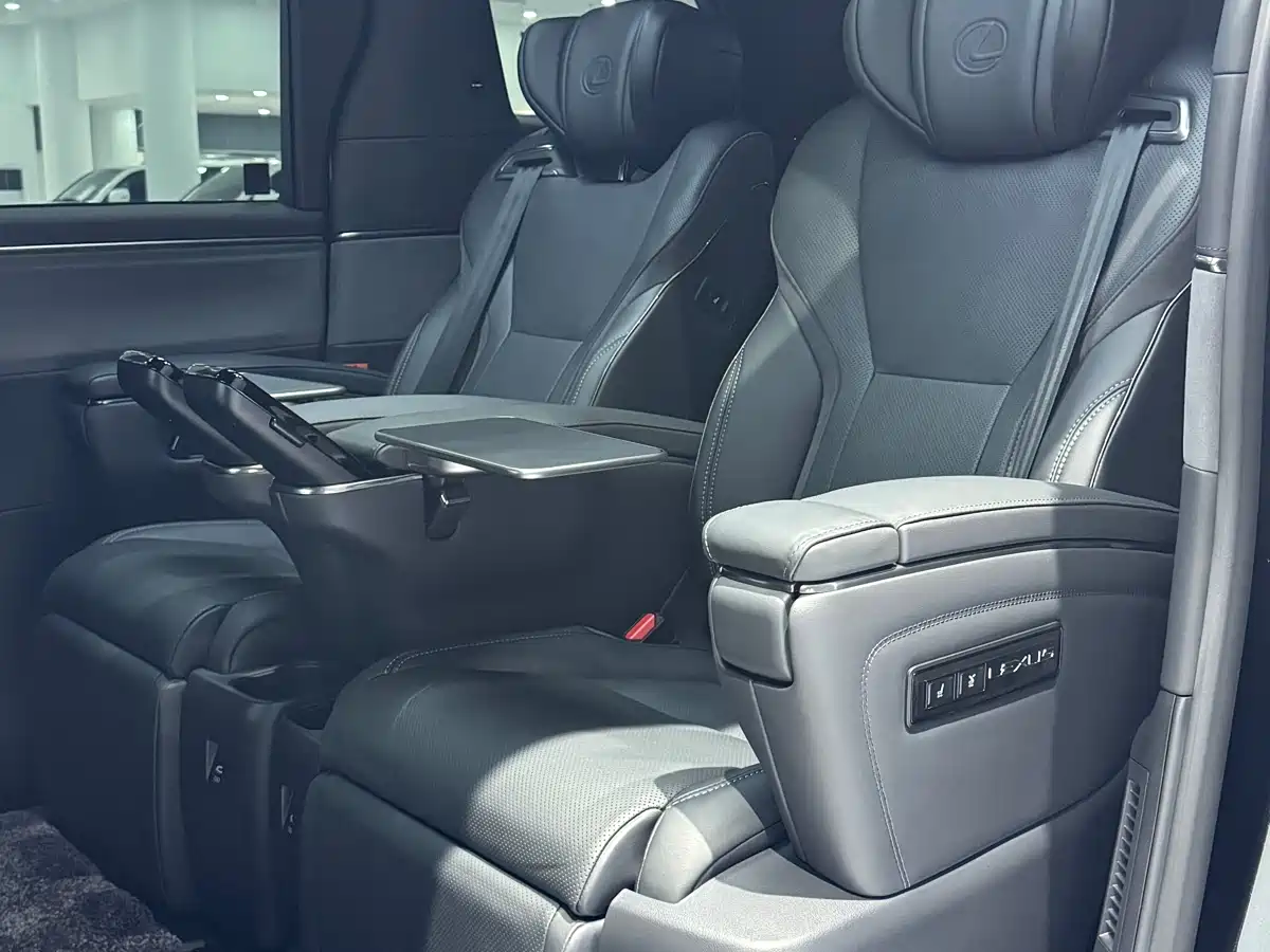 Lexus LM 2023 500h 6-Seater Prestige Edition фото 14