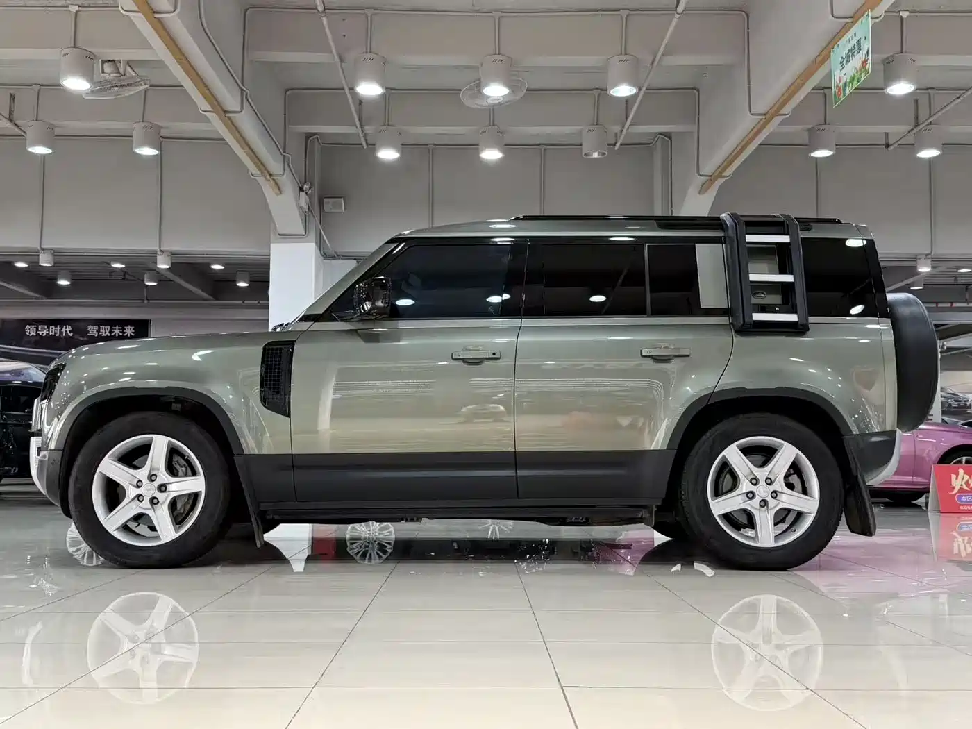 Land Rover Defender 2020 Model 110 P400 HSE фото 4