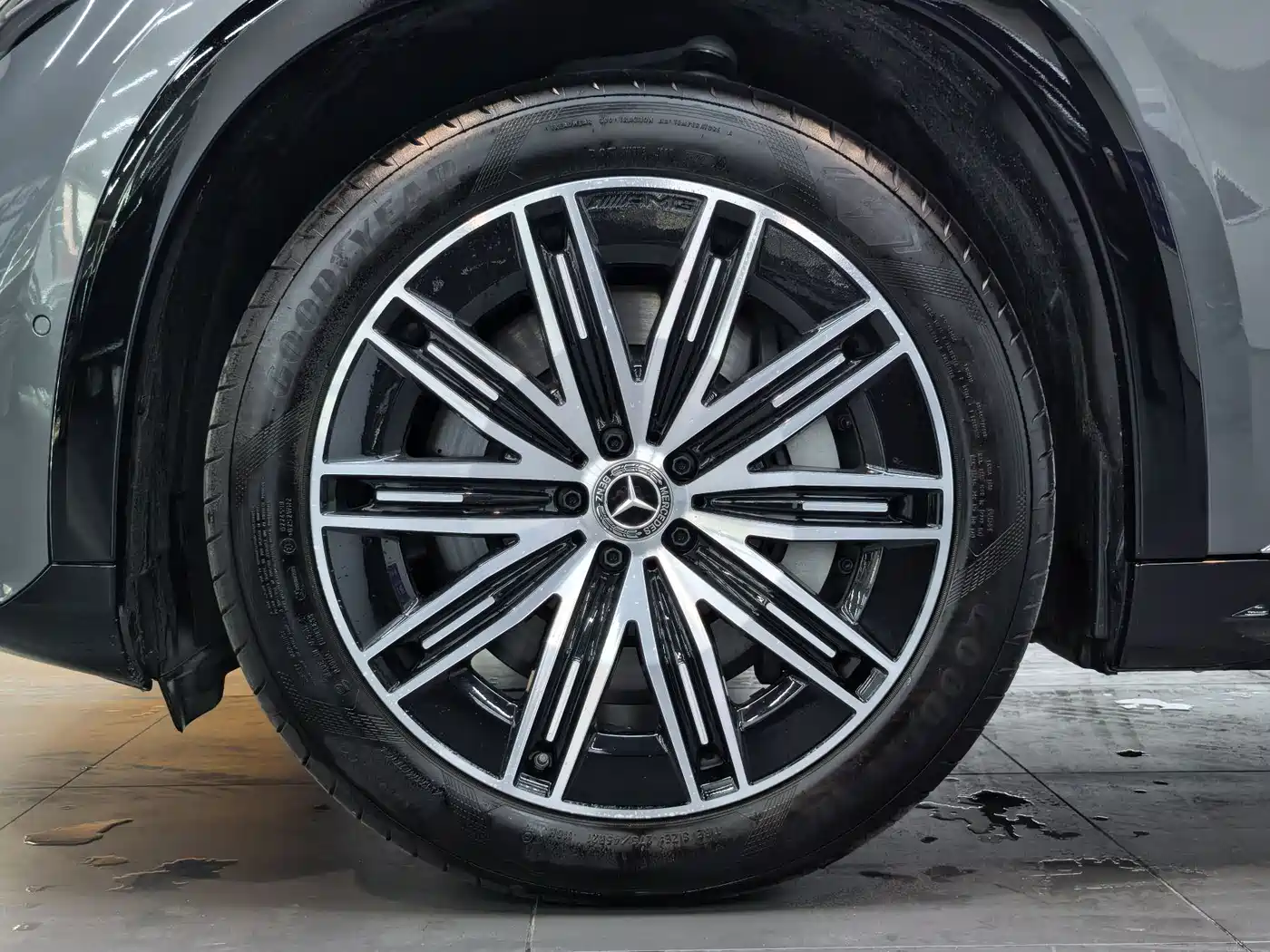 MERCEDES-BENZ EQS SUV