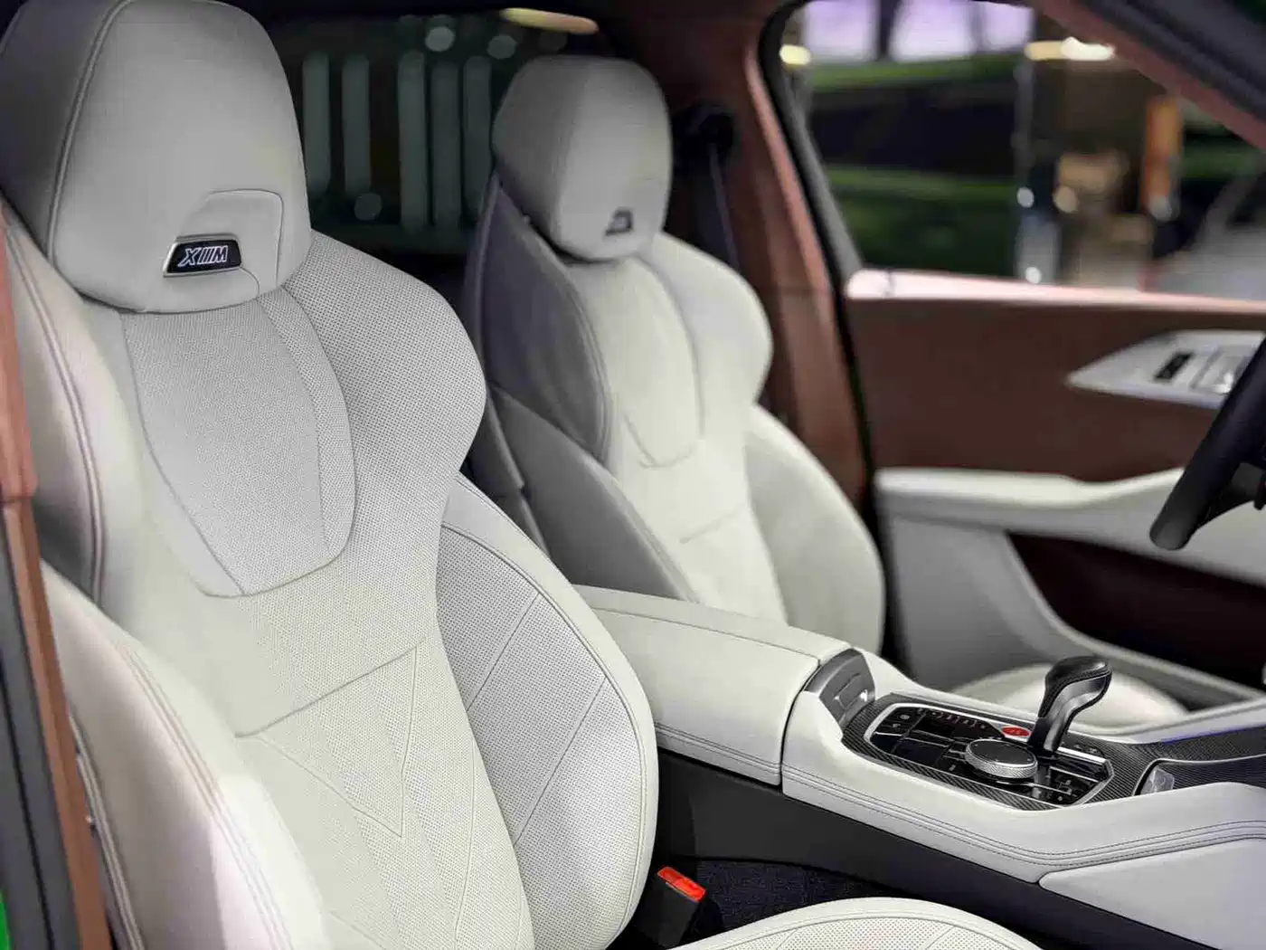 BMW XM 2023 50e фото 13