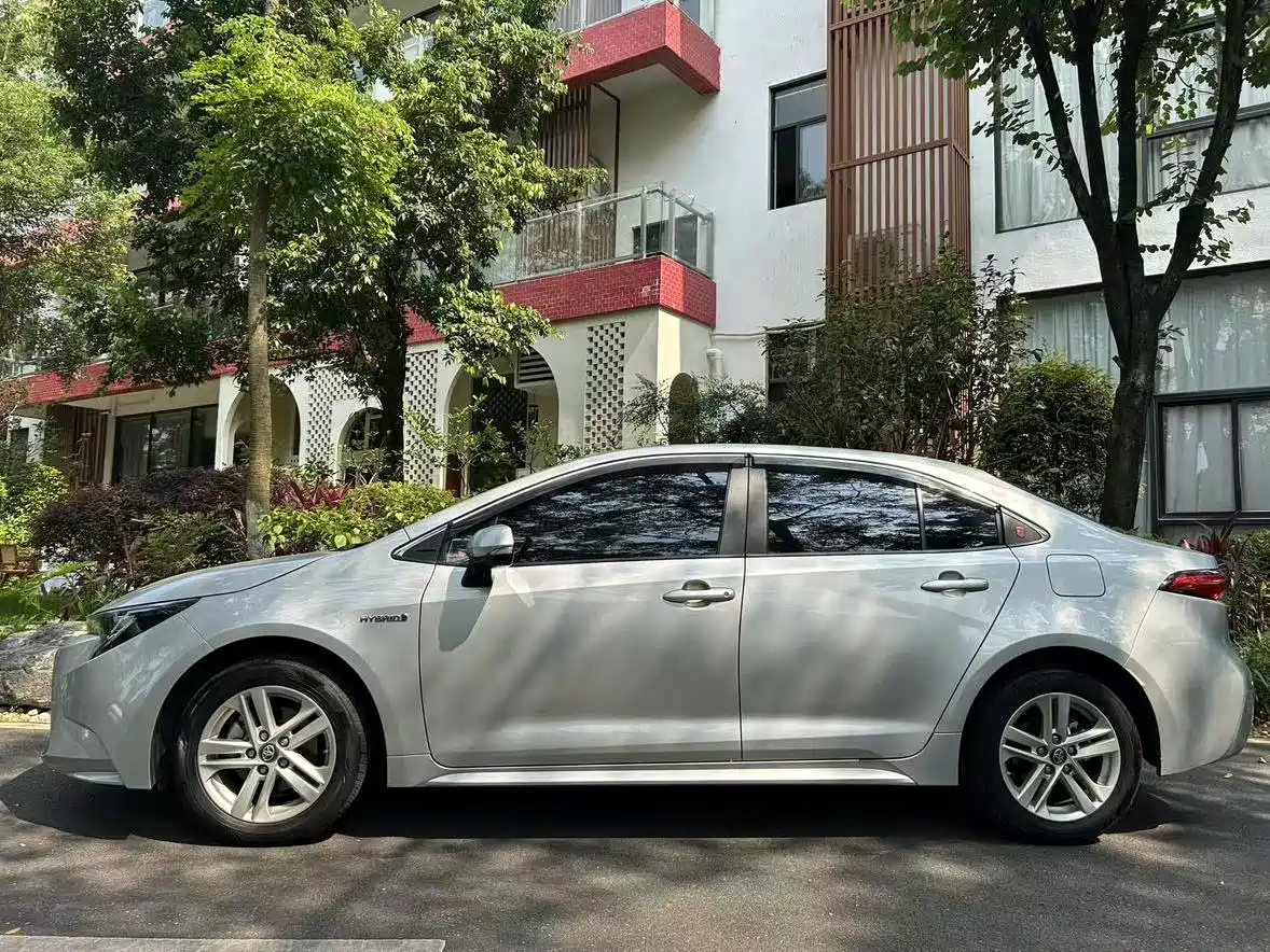 Toyota Levin 2022 Dual Engine 1.8H E-CVT Leading Edition фото 3