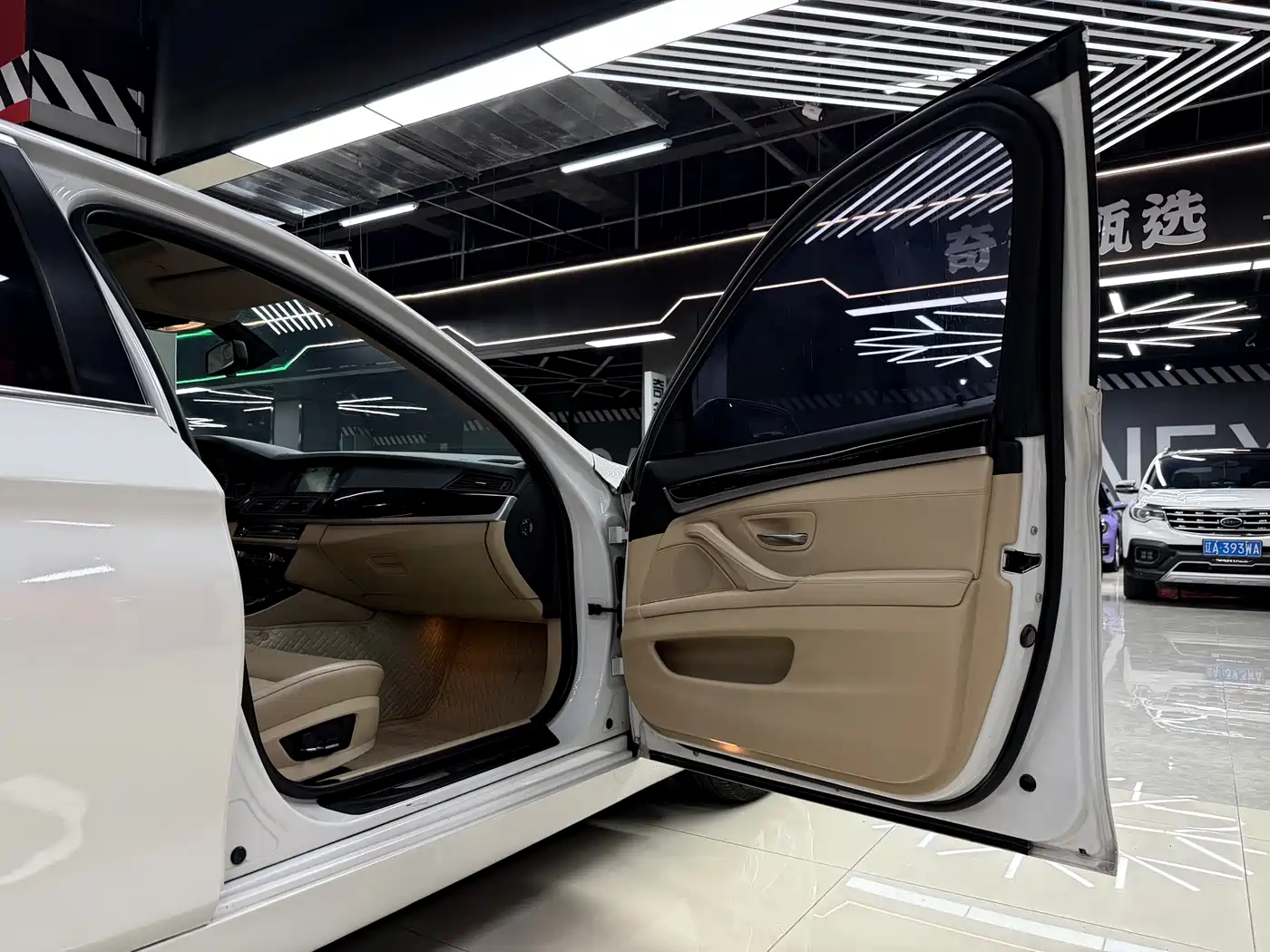 BMW 5 Series 2014 525Li Luxury Design Package фото 35