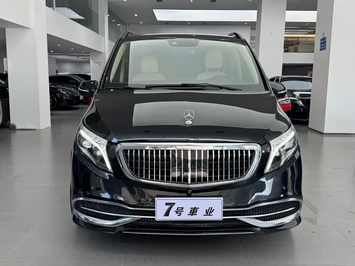Mercedes-Benz V-Class 2021 V 260 L Long Wheelbase Luxury Edition фото 2