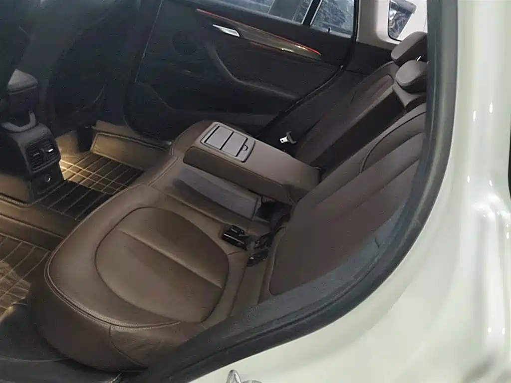 BMW X1 2018 sDrive18Li Premium Model фото 17