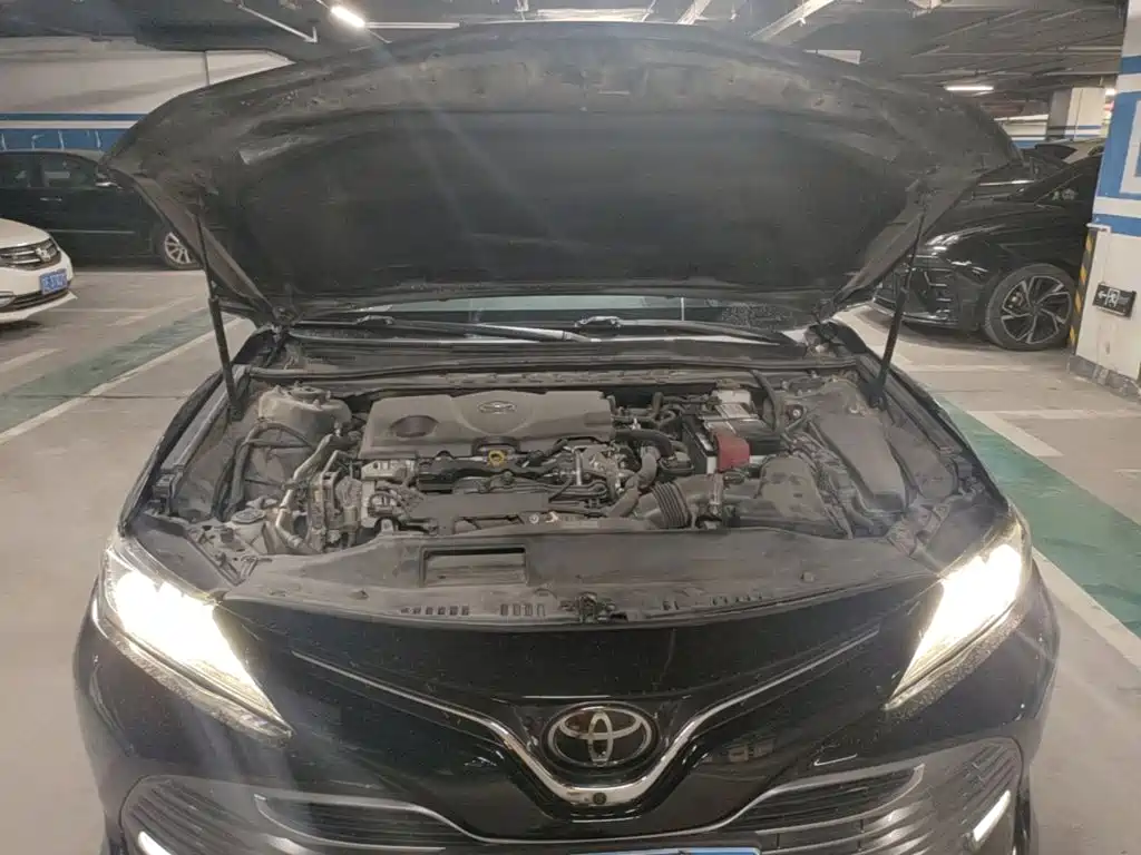 Фото 16 - Toyota Camry