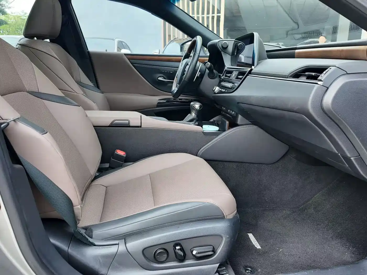 Lexus ES 2020 200 Luxury фото 9