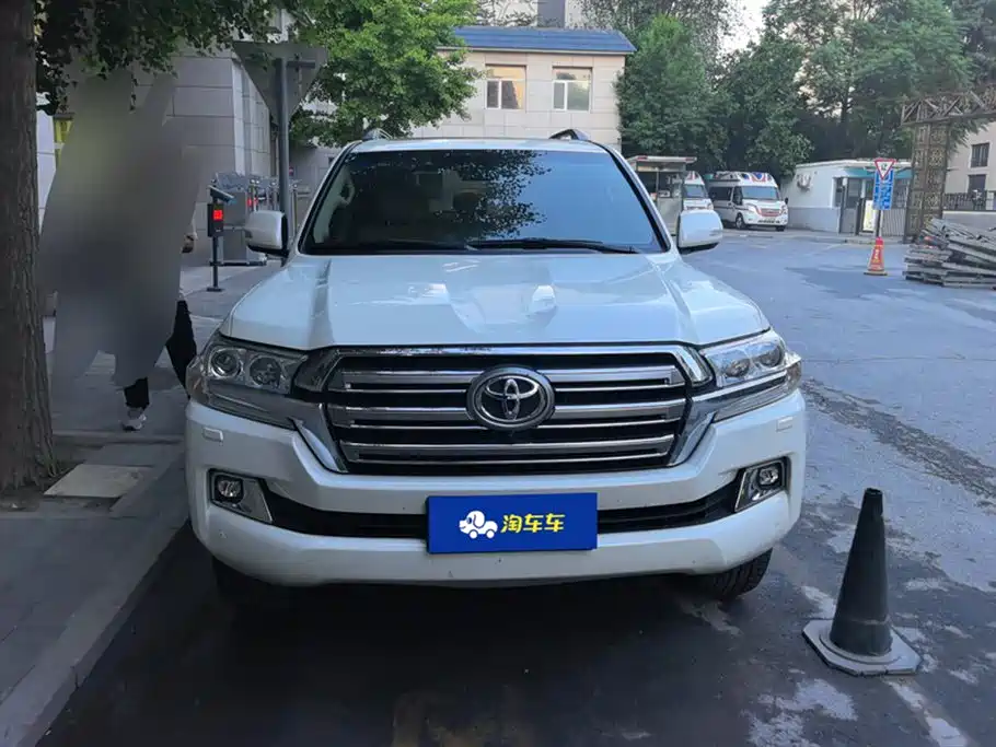 Toyota Land Cruiser 2016 4.6L Automatic VX-R фото 2