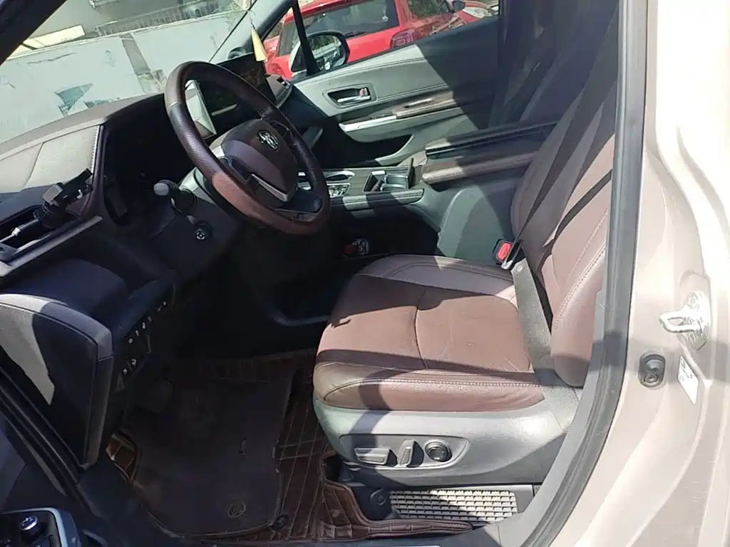 صورة 11 - Toyota Sienna