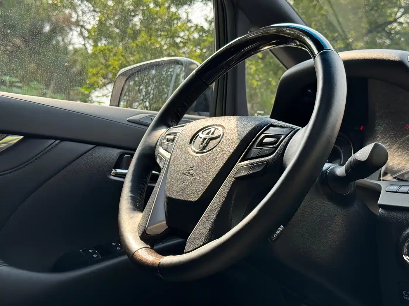 Toyota Alphard 2021 Hybrid 2.5L Premium фото 15