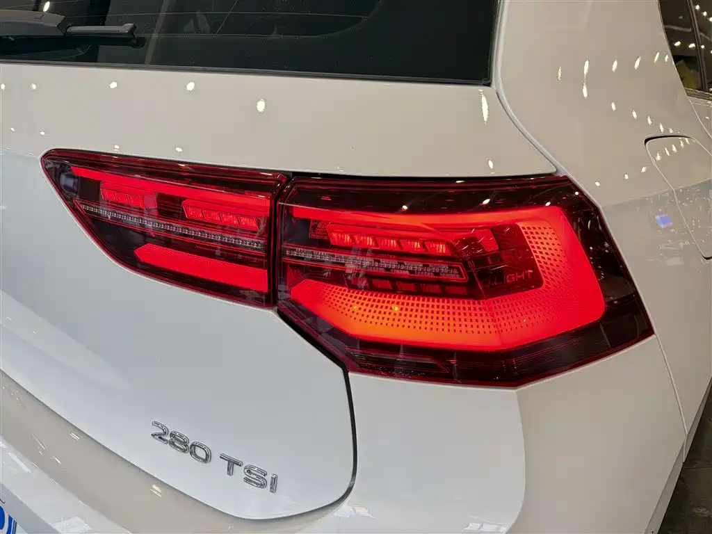 Volkswagen Golf 2023 280TSI DSG R-Line Lite фото 15