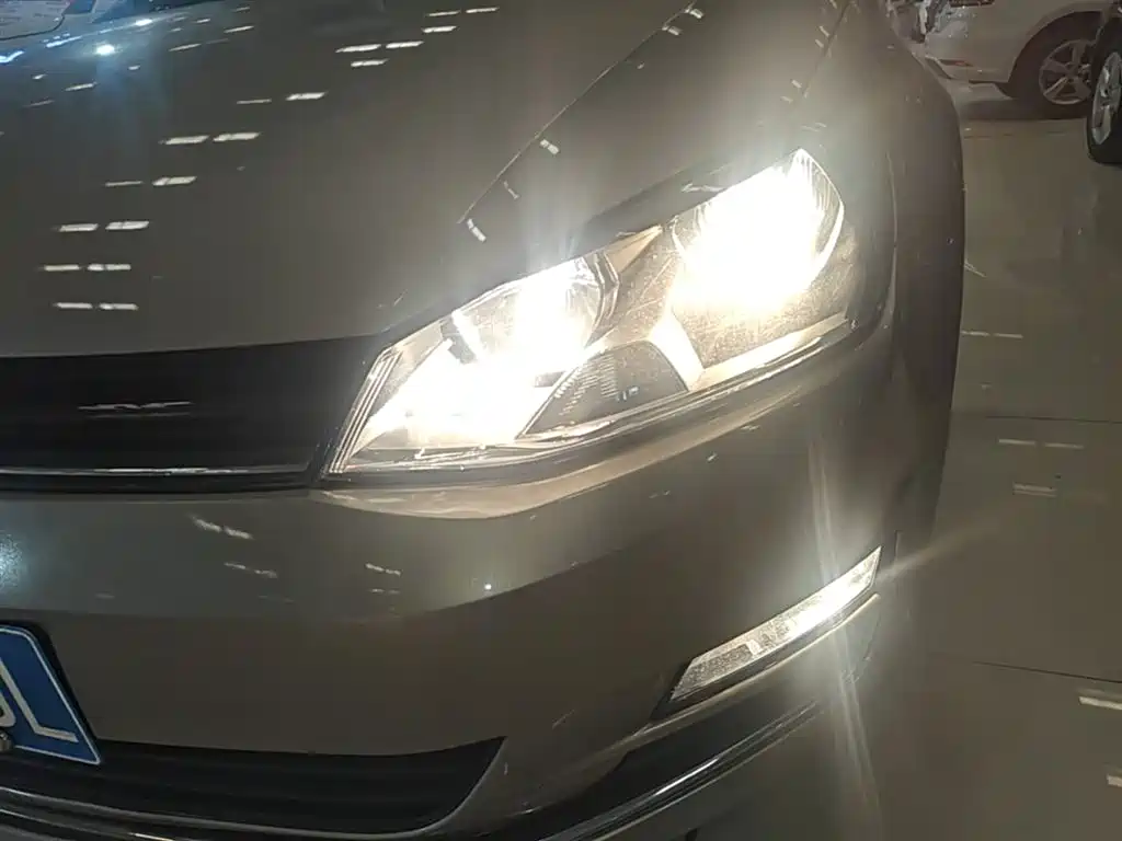 Volkswagen Golf 2016 1.6L Automatic Fashion фото 24