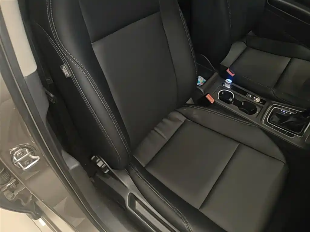 Volkswagen Golf 2016 1.6L Automatic Fashion фото 25