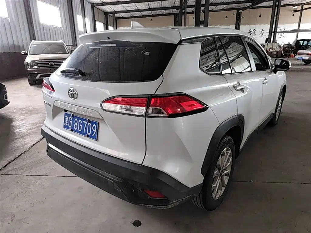Toyota Frontlander 2023 2.0L CVT Elite Edition фото 12