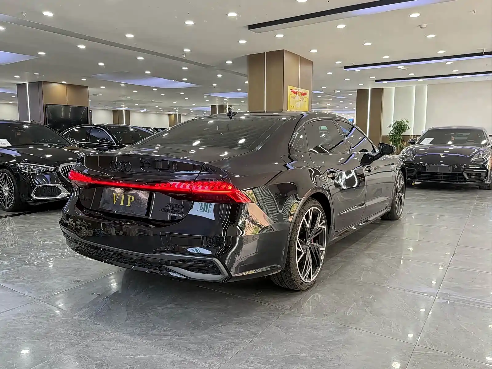 Photo 11 - Audi A7L