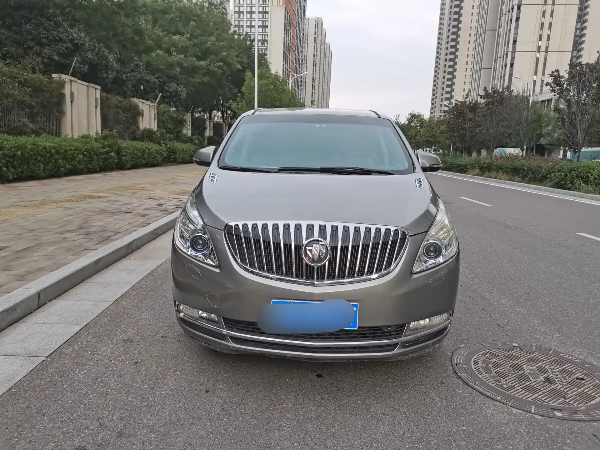 Photo 1 - Buick GL8