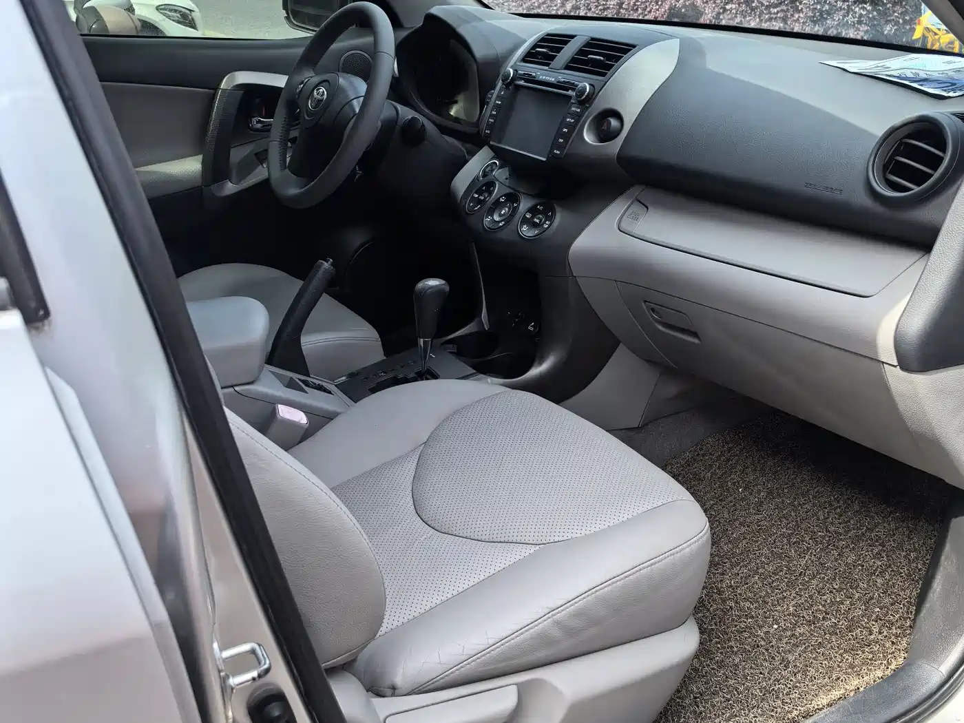 Toyota RAV4 Rongfang 2009 2.4L Automatic Luxury Edition фото 7
