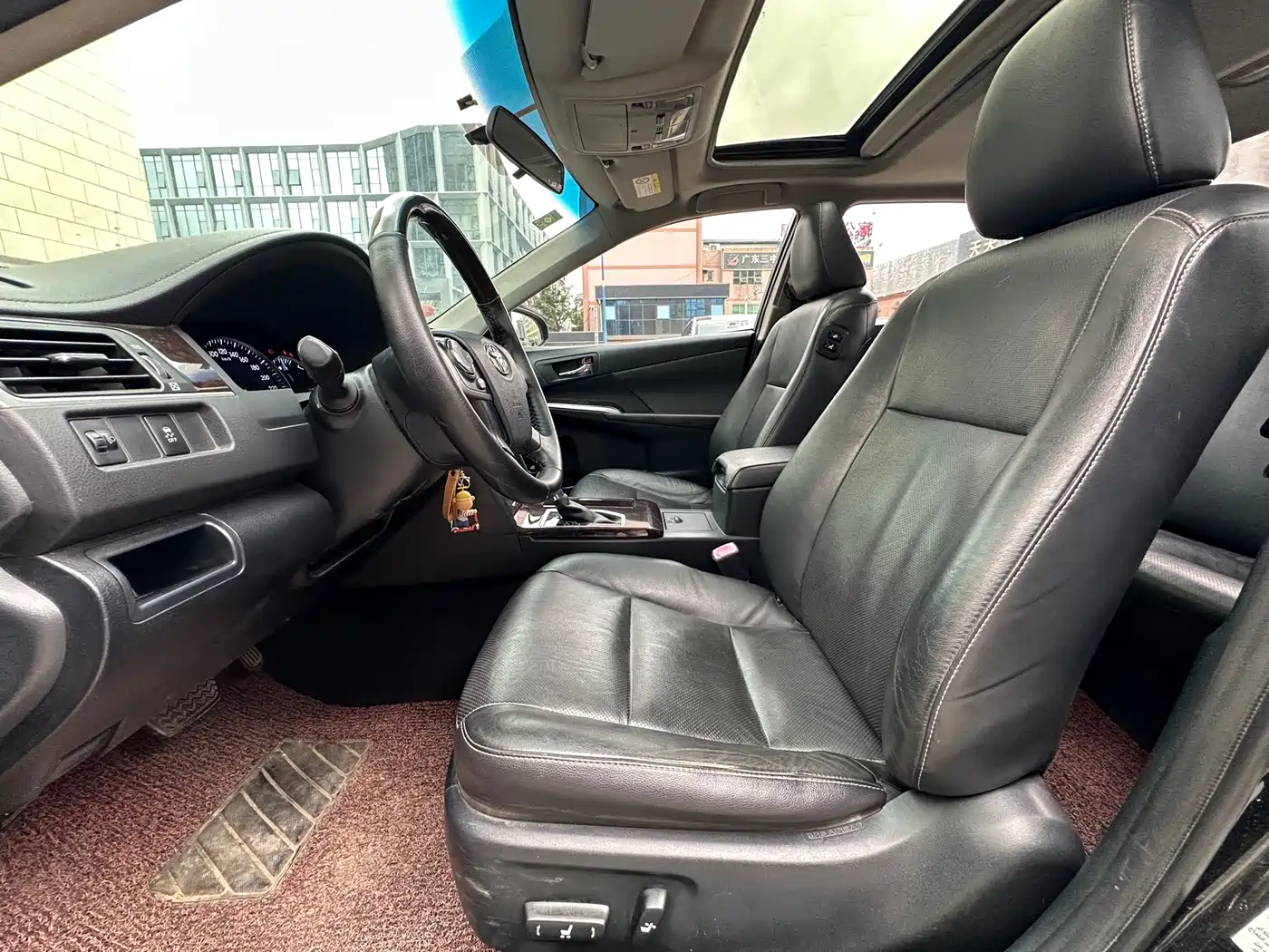 Toyota Camry 2016 2.0G 10th Anniversary Luxury Edition фото 4